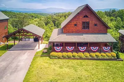 Image de Smoky Mountain Views: Hot Tub, Games & 50% Zip Fun