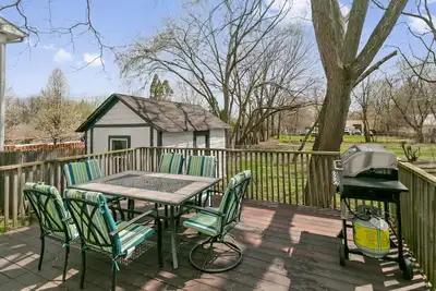 Image de New updated home w/ porch and Fenced yard in Dt Libertyville Near Naval Base