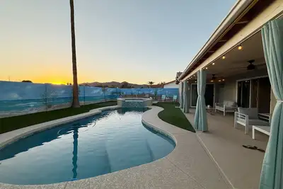 Image de South Mountain Free Heated Pool & Hot Tub Close to Trails & Park New