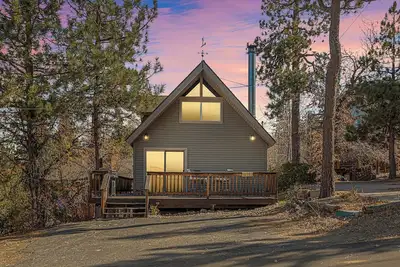 Image de Walking Distance to the Village, ski shuttle bus, and Lake