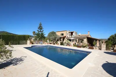 Image de Maison de campagne \"Ses Terrasses\" avec vue sur la montagne, piscine privée et Wi-Fi