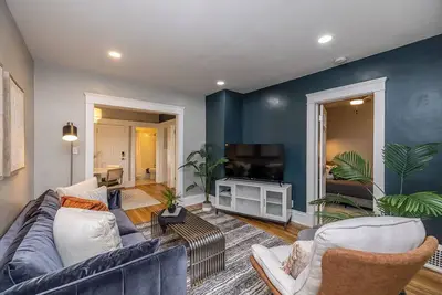 Image de Elegant 2br Larchmere Classic ~ Near Cleveland Clinic & Case Western University