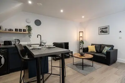 Gorgeous 1 Bed Apartment in Central Cheltenham!