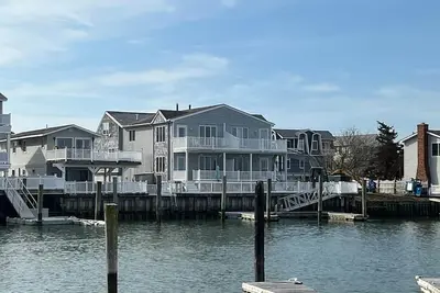 Image de Bay Front Home with Boat Slip- Completly Renovated!