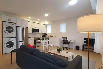 Image de Modern Bright 2br Apartment Close to Transit