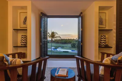 Image de New by Owner:Luxurious Retreat w/Beach Access, Stunning Views, Perfect Getaway