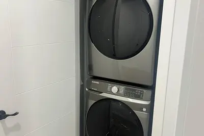 Image de Modern Secondary Suite in Seton. (Private Entrance)