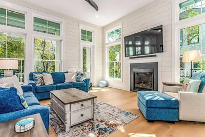 Image de Cape Fear Station: Stunning Custom Home with Forest Views