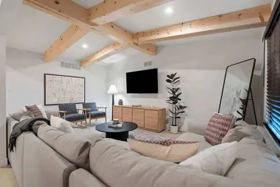 Image de Newly Renovated 5br/2. 5ba w/ Jacuzzi!