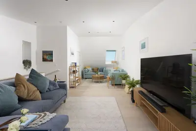 Image de Solstice Beach House - sleeps 8 guests  in 4 bedrooms