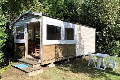 Image de Nature 4p - Bungalow 18m² (2 chambres) dont terrasse couverte fermée 8m² - sans sanitaires & sans Tv 5 personnes