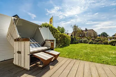 Quiet first floor apartment with terrace for max. 4 persons.