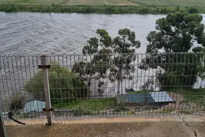 Image de Enjoy river views upon Riverbed Rise