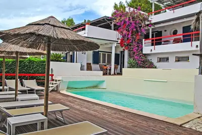 Image de Maison de vacances privée avec piscine privée, bain à remous, Wifi, Tv, patio, parking