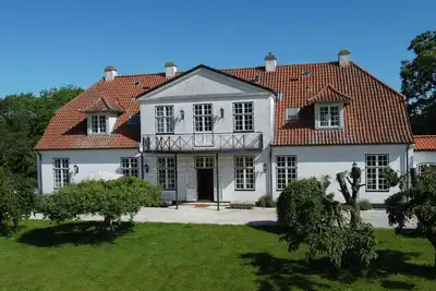 Image de The Lille Slot country house, built at the beginning of the 19th century.