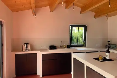 Image de 12 personnes, maison familiale rénovée à deux pas de la plage