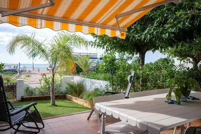 Image de At153 Platja: Casa muy bien equipada en primera lĂnea de la playa