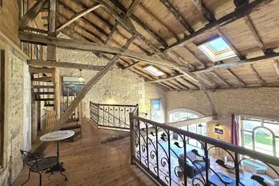 Image de Gîte de charme avec cour enherbée, proche rivière