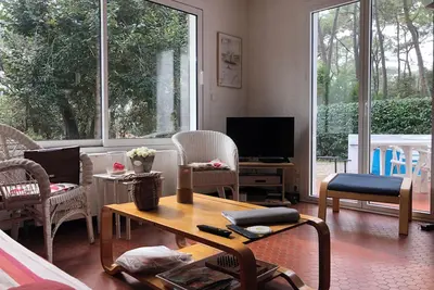 Image de Maison en forĂŞt au bord de la mer