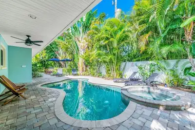 Image de Cocktails and Dreams by Beach Boutique Rentals