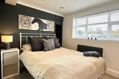 Image de Chester City Centre - Patio Overlooking City Walls & River Dee