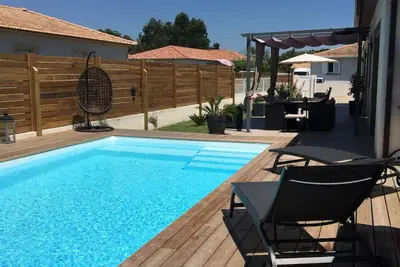 Image de Grande villa avec piscine. Pmr