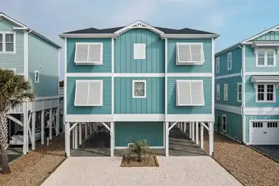 Image de Dancing Pelican-New 5-bedroom 3. 5 baths, canal house w/elevator, 3min to beach