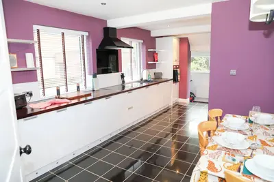 Hassocks Hideaway with Parking & Garden