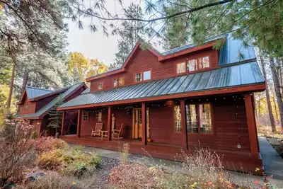 Image de Riverside Cabin in Cle Elum. Pet Friendly!