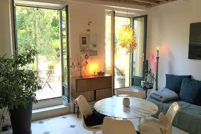 Image de Maison d' Architecte Design avec Terrasse et Cour Jardin Ă 25' de Paris Centre