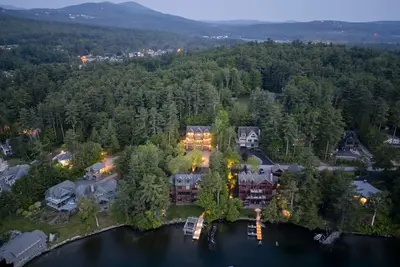 Image de Luxe 5 bd Home Near Lake Winnipesaukee