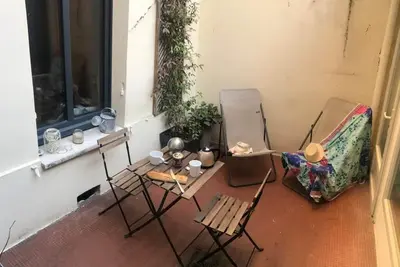 Image de Patio privé. Calme en rdc, dans le Centre de Bordeaux. Décoration élégante