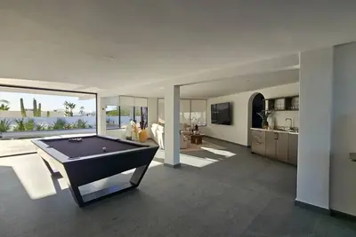 Image de 5 bedroom Villa in Cabo Bello: Pool, Jacuzzi, WiFi, Two Balconies, Private Beach