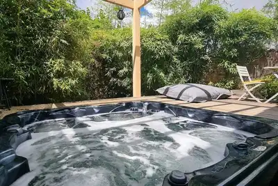 Image de Maison intimiste avec Spa et sauna à 30 minutes de Lyon. Détente et intimité.