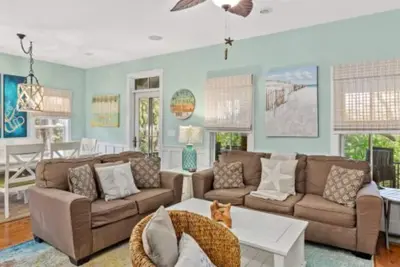 Image de Sassy Seahorse! Close to beach! Neighborhood Pool, 6-seat discounted golf cart