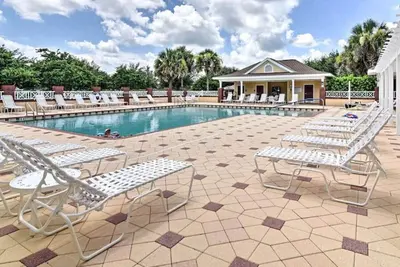 Image de Cozy Villages Retreat! Sought-After Location!