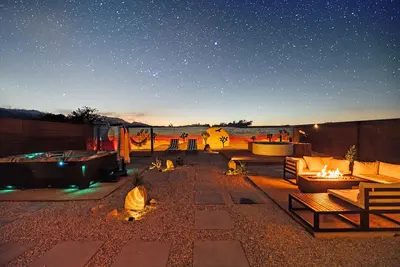 Image de 8mins Jt Natl Park, 2mins dwtn Pool Hot Tub Sauna