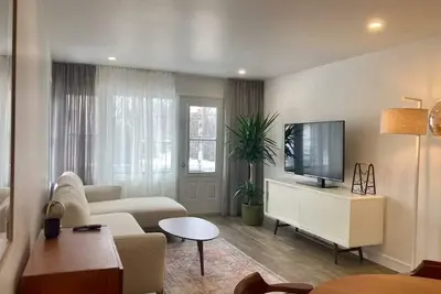 Image de Cozy Appartement Vieux-Longueuil, idéal pour visiteurs et télétravail
