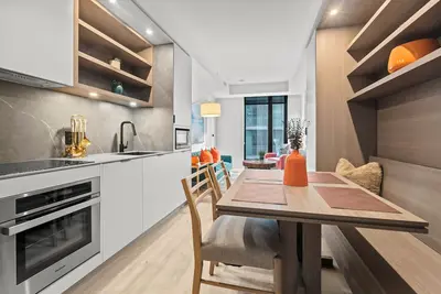 Image de Lavish 2b In Yorkville Toronto