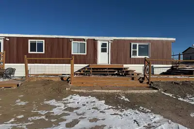 Image de 3-bedroom mobile home with horse pasture in welcoming Evansville with WiFi
