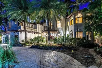 Fort Lauderdale, Waterfront Luxurious Italian Villa