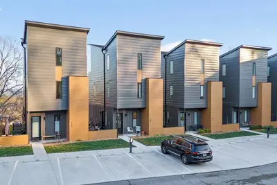 Image de Amazing Panoramic Views From This Luxury Retreat, Enjoy The Sauna On Top Deck.