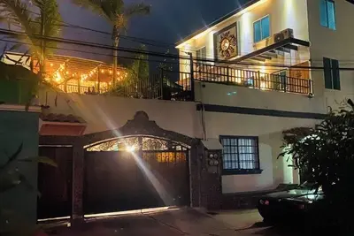 Image de Cozy house 2 minutes from the beach. Beautiful ocean view from the terraces.