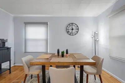 Image de 2-bedroom house in Royal Oak. 71 miles from hospital, Savings on monthly price