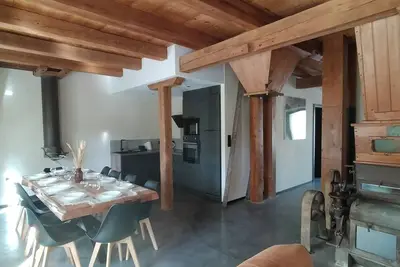 Image de Ancien Moulin rénové pour 10 personnes avec bain nordique et 4 salles de bain!