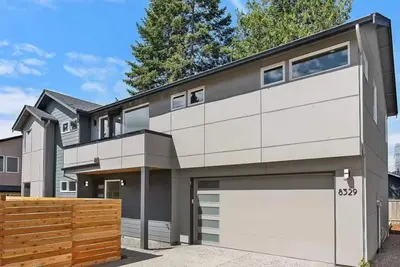 Image de Spacious Home with Secure Features in Seattle