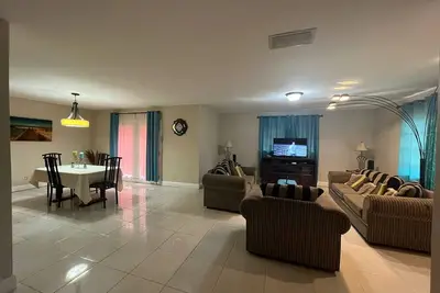 Image de Quiet getaway near Xanadu Beach, Freeport with Central Air, WiFi & free parking.