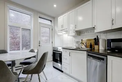 Image de The Ndg Charm|A 2br Hidden Gem