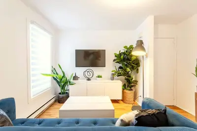 Image de Cozy-Chic Plateau Escape|Mont-Royal Fun