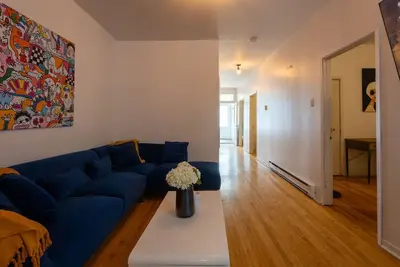 Convenient 4br in Mont-Royal’s Downtown